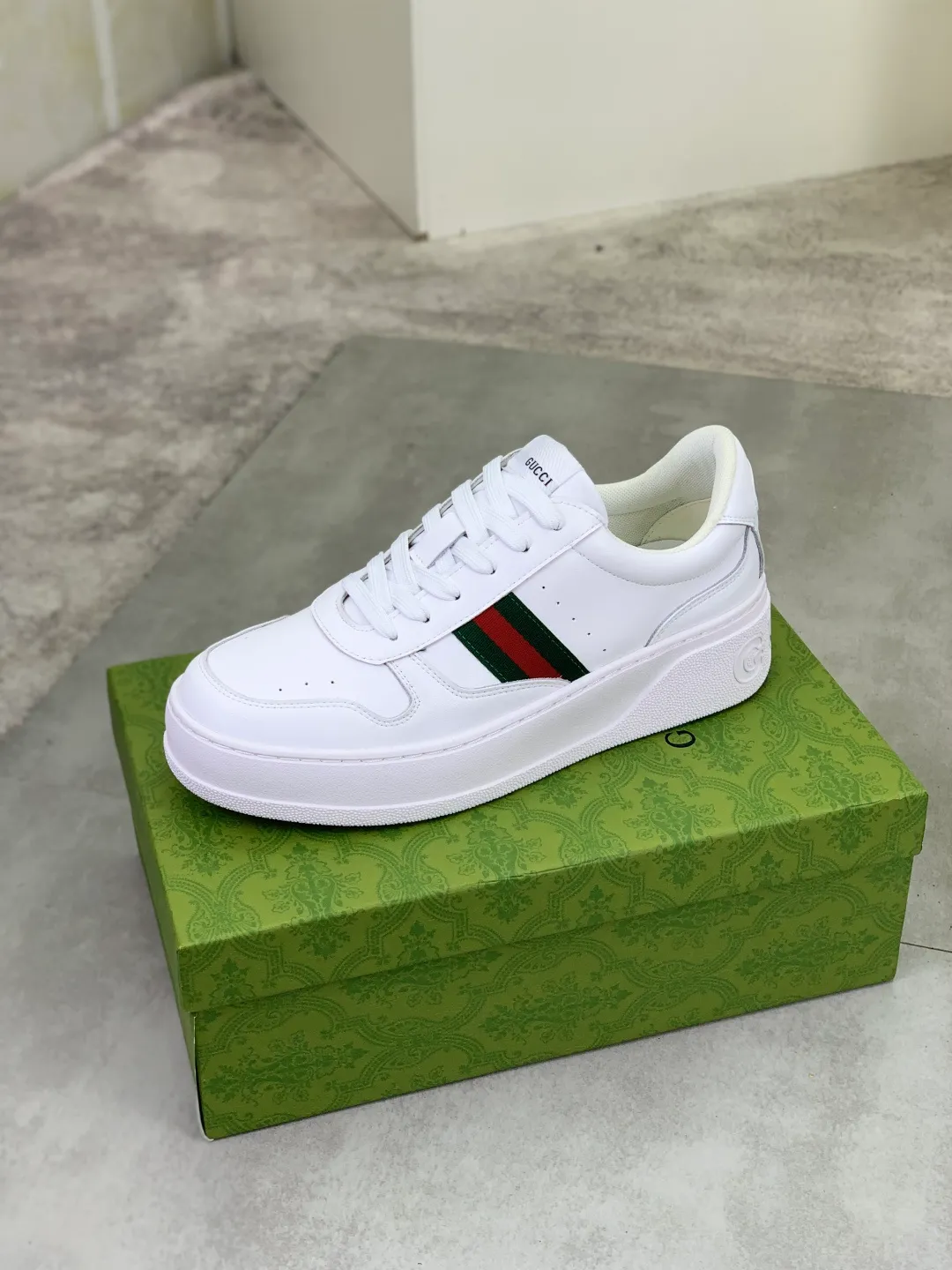 Men's shoes 💰P400💰【New model】 🆘 The latest model from Gucci official website 🎁 Classic casual and fashionable men's shoes 👟 Hot model 💥 Simple and elegant style, exclusive for trendy men. Unique latest brand elements from the official website 👑 Original Gucci decoration, fashionable and generous, made of original soft calfskin fabric ➕ Comfortable soft pigskin lining ✅Wear-resistant rubber outsole specified on the official website_Full elasticity, classic model taken in real life🎬Color: 5️⃣colors available😍Number: 38-44 (45 46 customized)